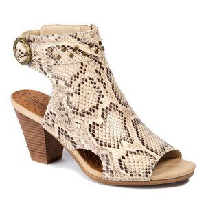 NWT BARETRAPS WOMENS REINING STUDDED SHOOTIES